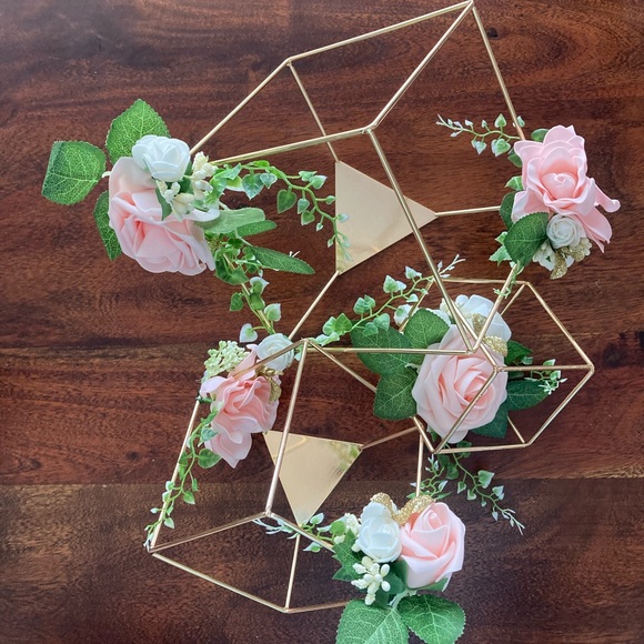 Ling’s Moment Gold Geometric Floral Centerpieces - Picture 3 of 4